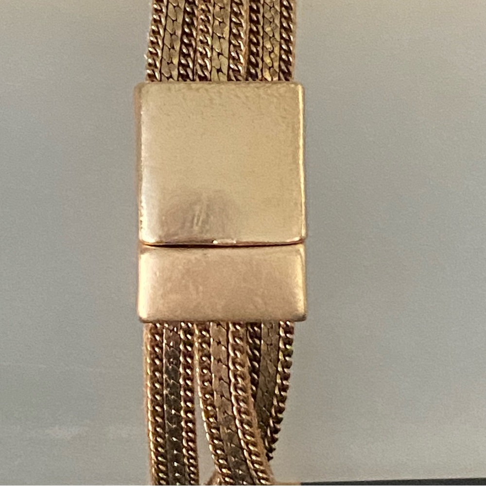 Universal Thread Bracelet - Picture 2 of 6